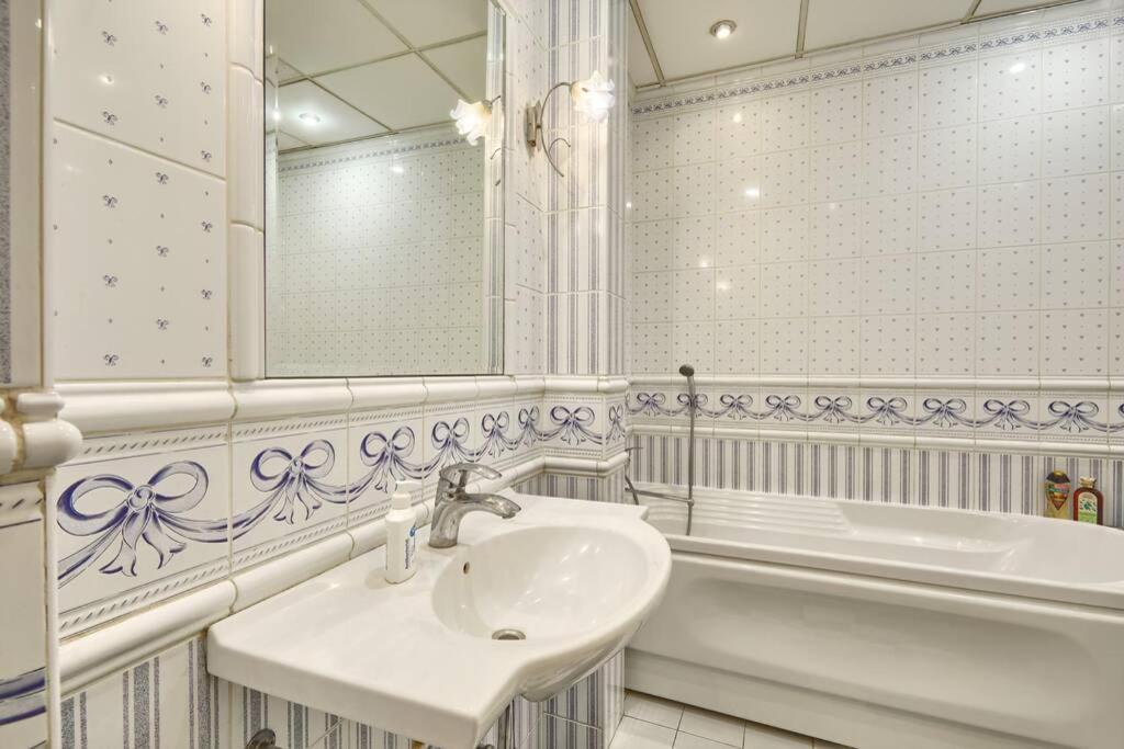 Apartment Near Bessarabsky Square Kyiv Exterior foto